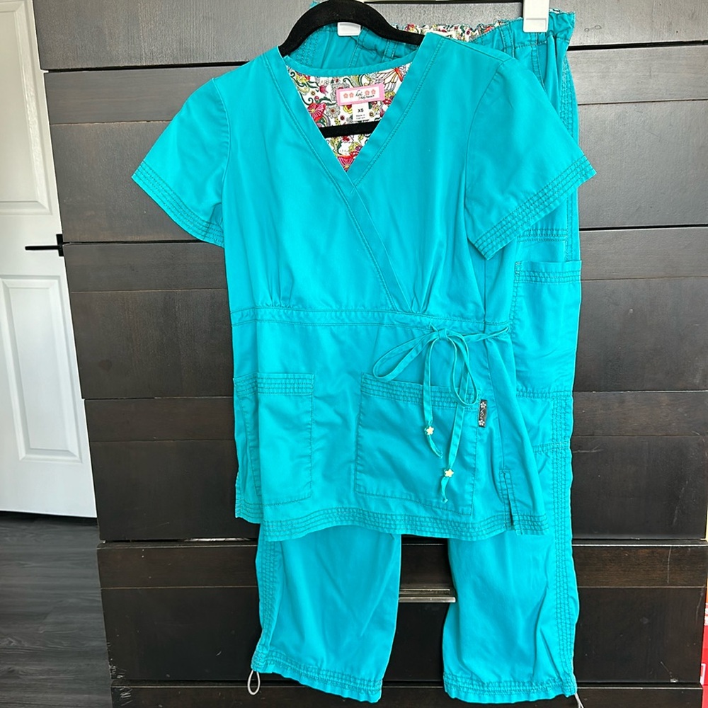 Koi scrub set.